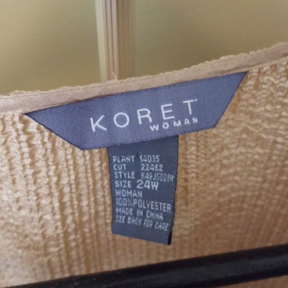 Woman's 2pc set - Picture 4 of 5